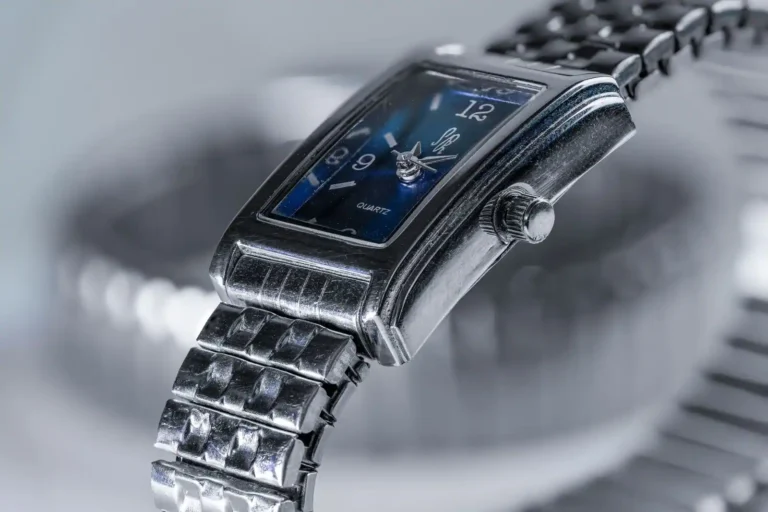 Montre femme en argent : bien choisir la matière, pas seulement la couleur