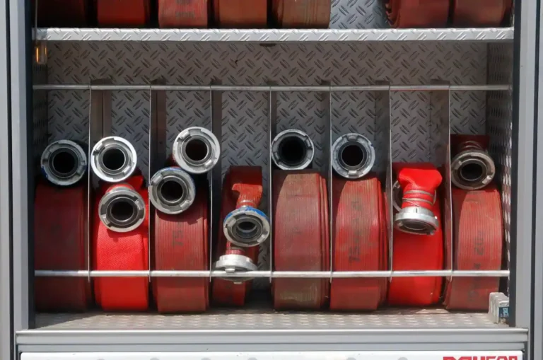 Accessoires hydrauliques des pompiers : le rôle de chaque pièce
