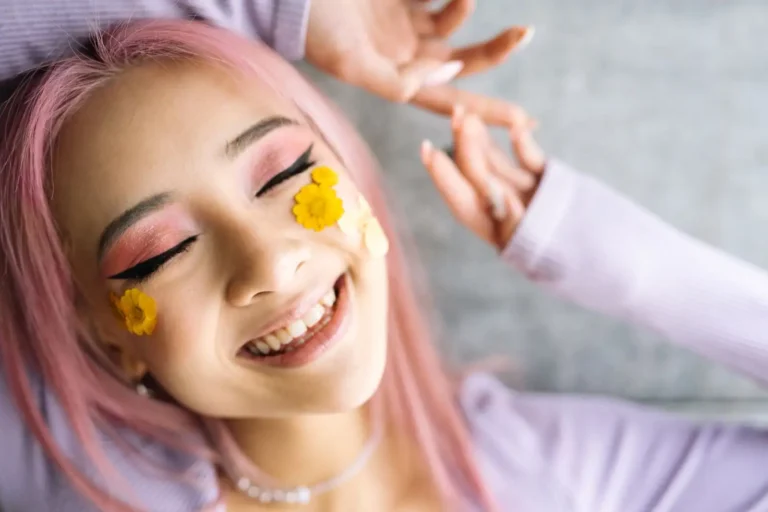 Cheveux rose : nuances, base et entretien