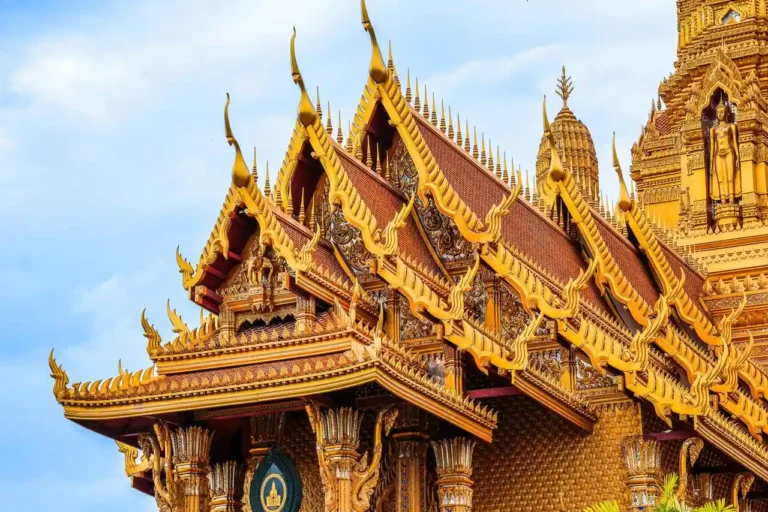 La religion en Thaïlande : bouddhisme, esprits et minorités