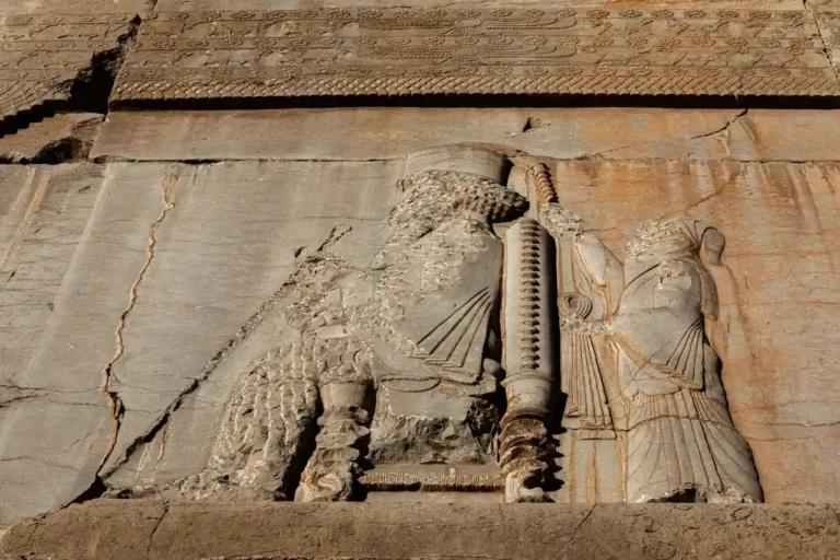 La religion zoroastrienne : origines, croyances et pratiques