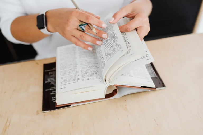 Spiritualité : les six synonymes, et lequel employer