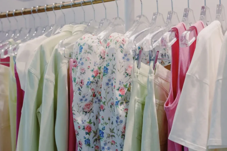 Vêtements et accessoires en L : la liste pour le petit bac