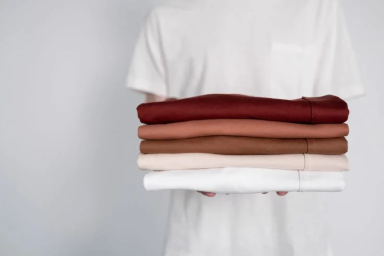 Vêtements usés : réparer, donner, recycler ou transformer