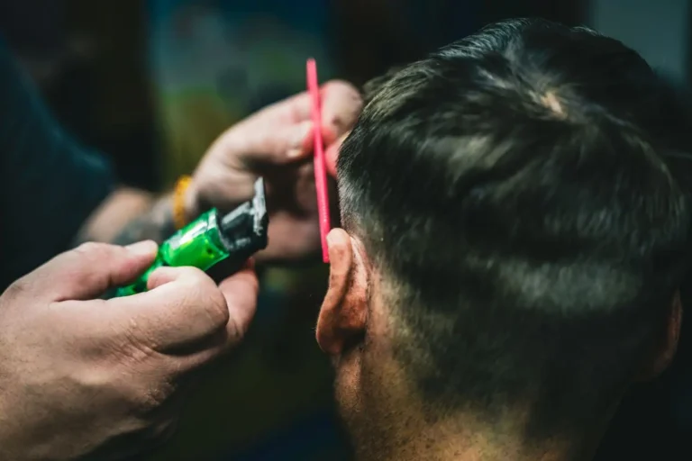 Cheveux gominés : le bon produit, la bonne technique